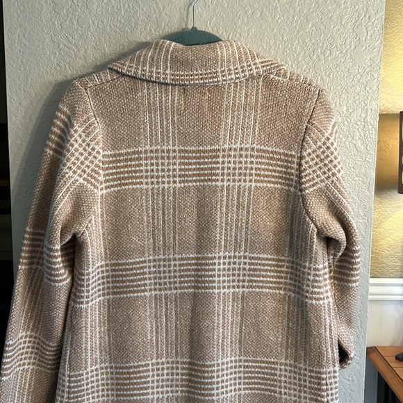 Carly Jean - size M long soft long sweater. NNT colors cream & soft sand - Picture 9 of 12
